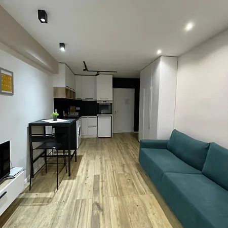 And Fully Equipped Apartamento